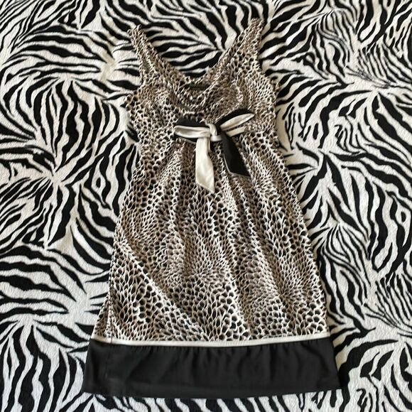 BCBG maxazaria casual flower petals tie at waist cowl neck dress - Picture 3 of 15